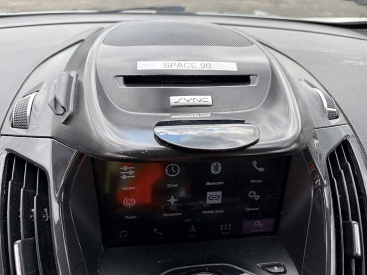 2016-ford-c-max-sel-hybrid-sedan-image-30