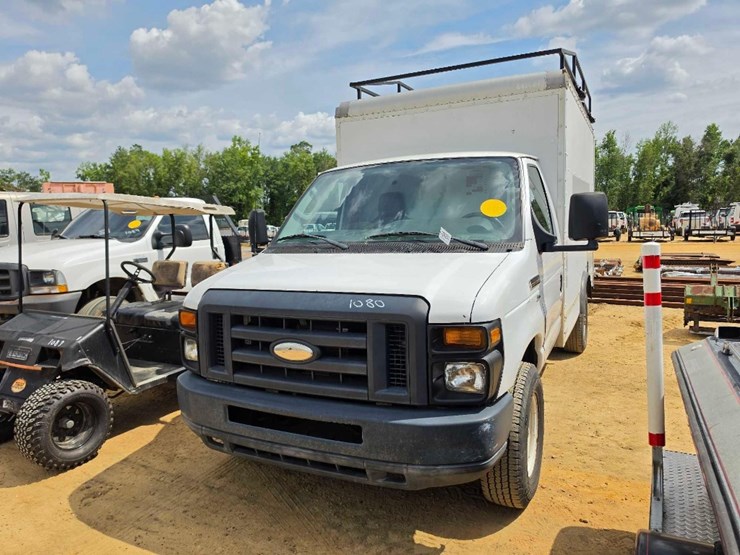 2015-ford-e350-image-1