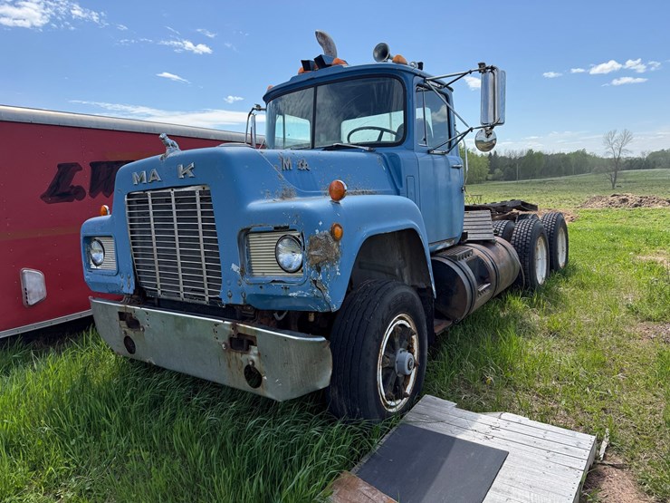 1984-mack-r686st-image-1
