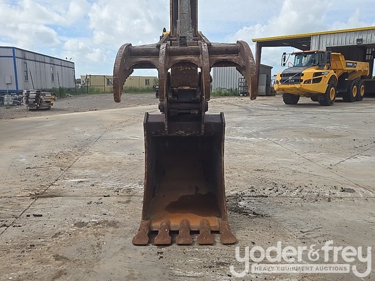 2017-komatsu-pc210-lc-11-image-20