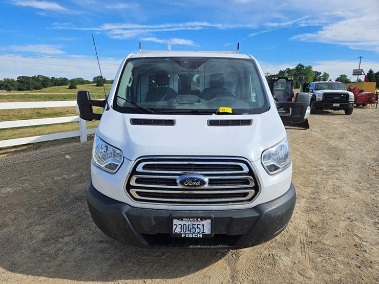 2017-ford-cargo-image-8