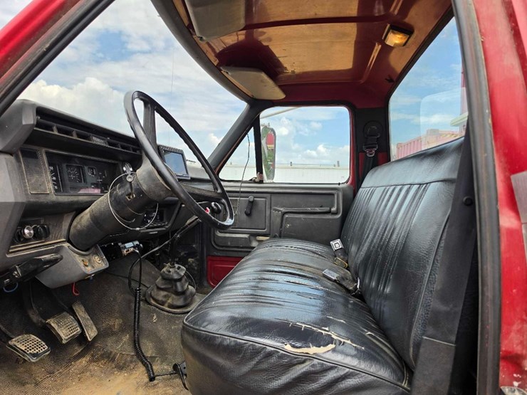 1992-ford-f700-image-10