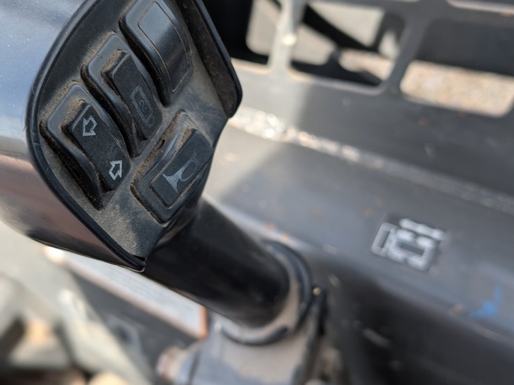 #5454-•-new-holland-160-skid-loader-image-21