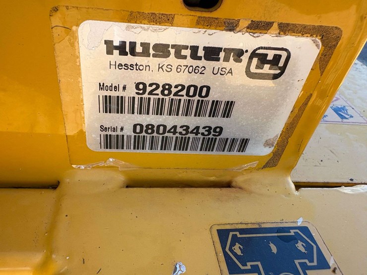 hustler-fastrack-42"-super-duty-zero-turn-mower-image-17