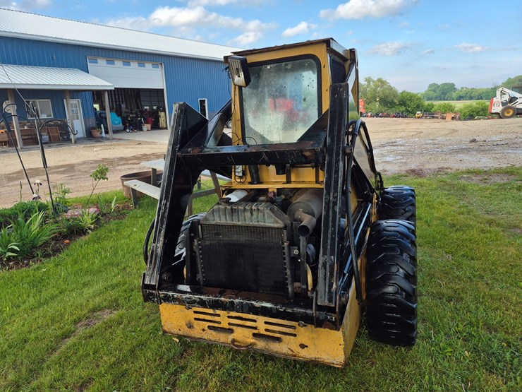 new-holland-l553-image-5