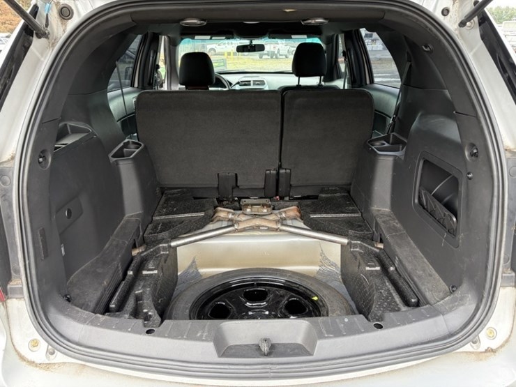2015-ford-explorer-image-21