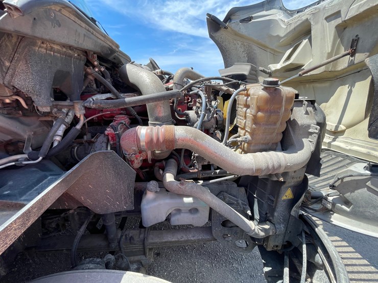 #304-•-2016-international-semi-tractor-(has-wi-title)-(denmark,wi)-image-79