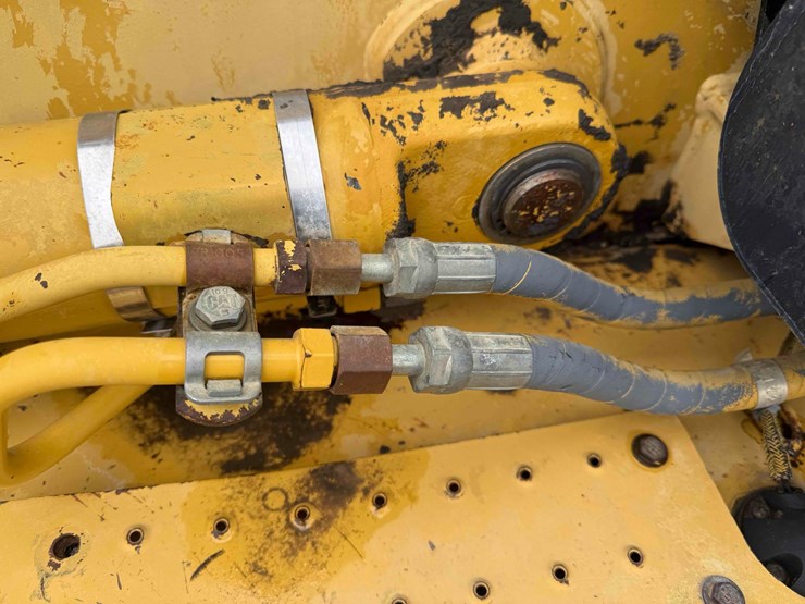 cat-426l-backhoe-image-17