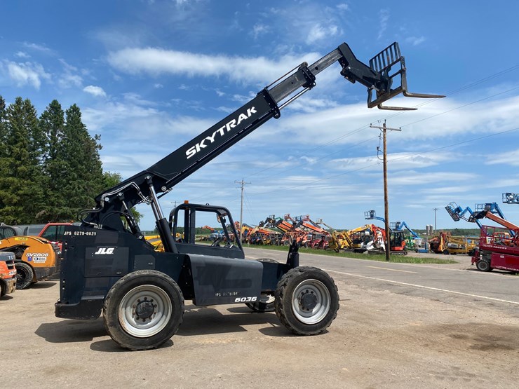 2019-sky-trak-6036-image-43