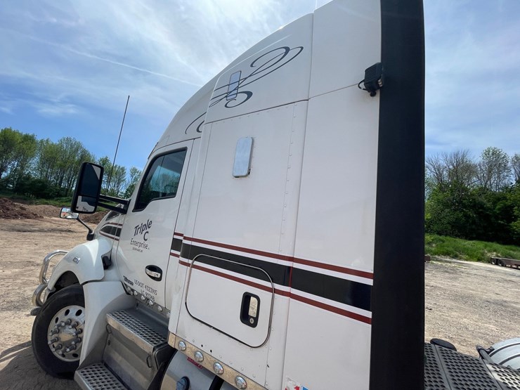 2016-kenworth-t680-image-14