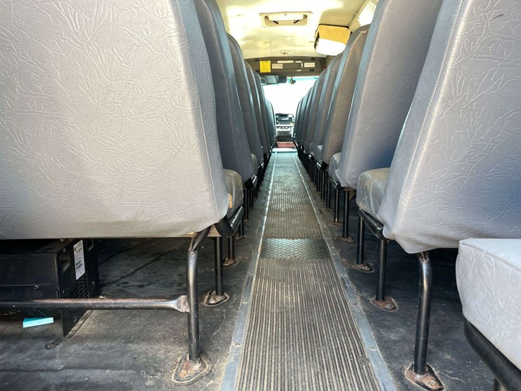 2009-freightliner-b2-image-19