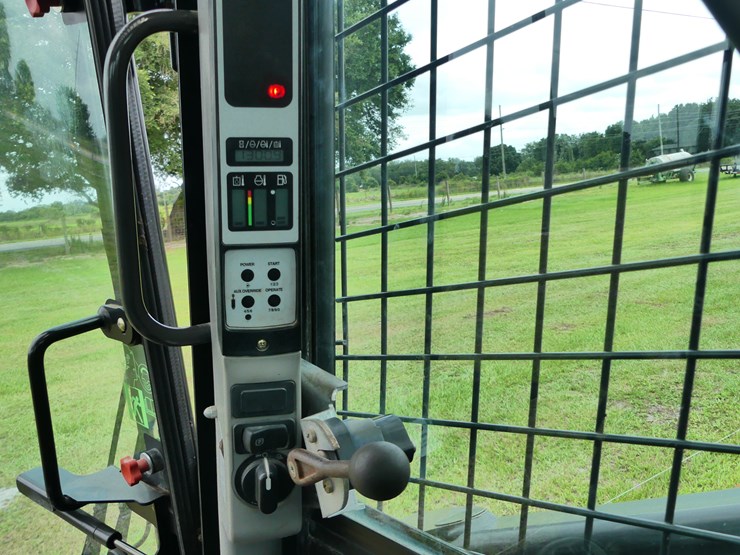 2020-new-holland-c232-image-16