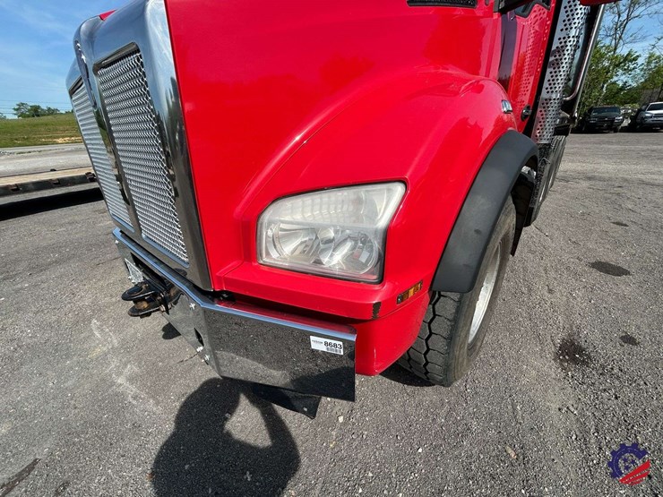 2020-kenworth-t880-image-34