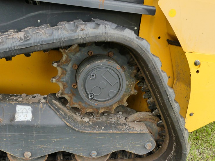 2020-new-holland-c232-image-11