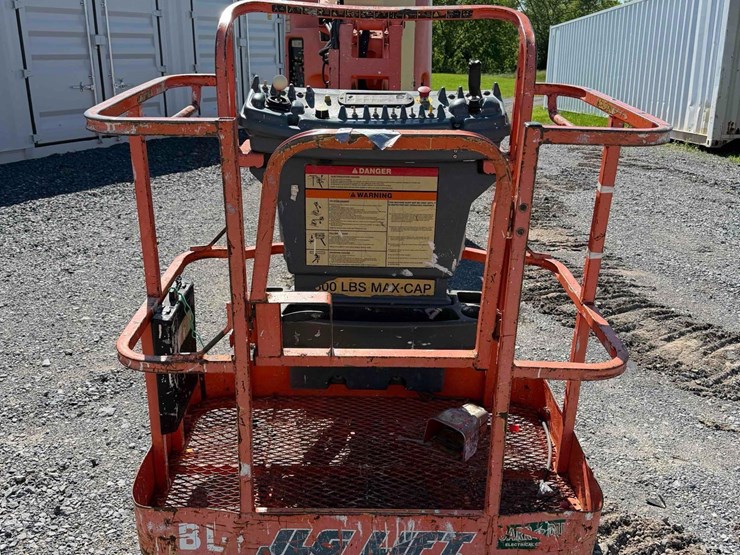 2000-jlg-e300ajp-image-2
