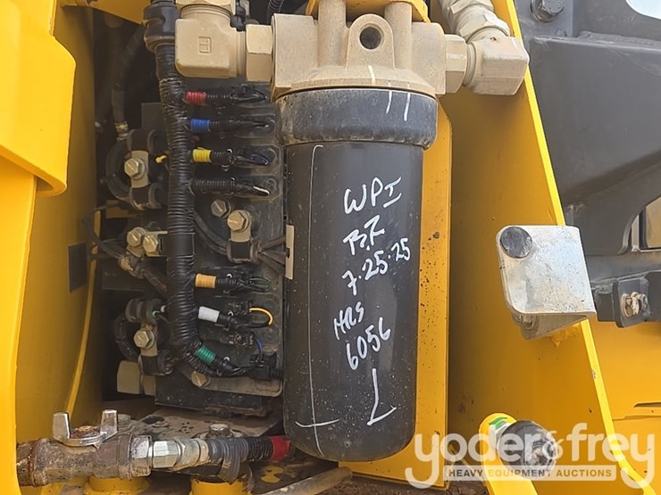 2022-komatsu-d61px-24-image-33