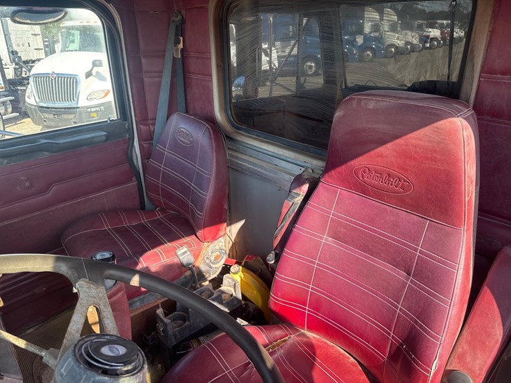 1993-peterbilt-379-image-17