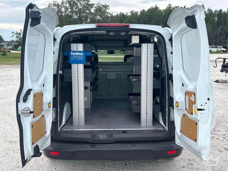 2022-ford-transit-connect-image-22