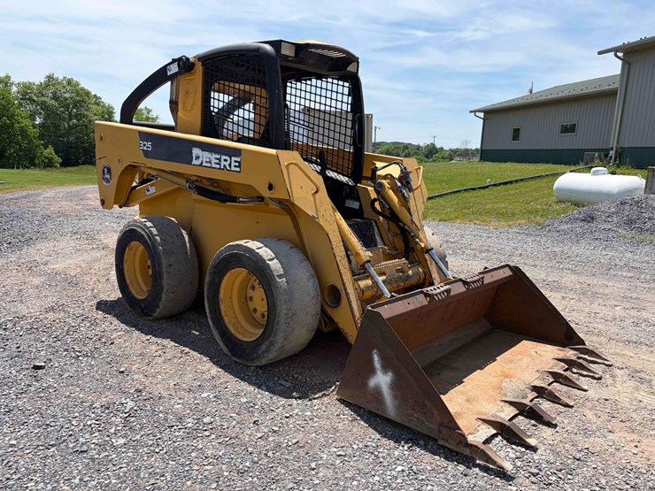john-deere-325-image-3