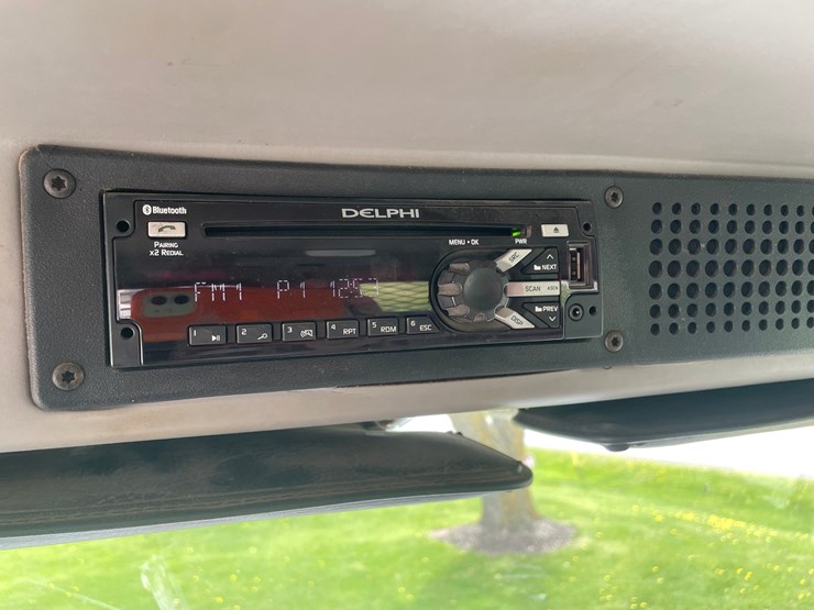 2002-freightliner-fl80-image-46