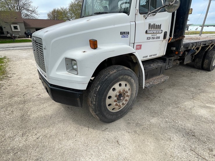 2002-freightliner-fl80-image-9