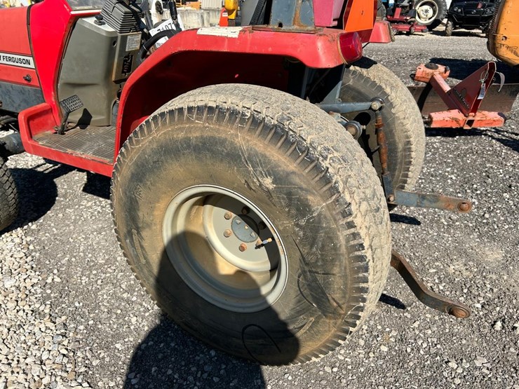 massey-ferguson-1235-image-17