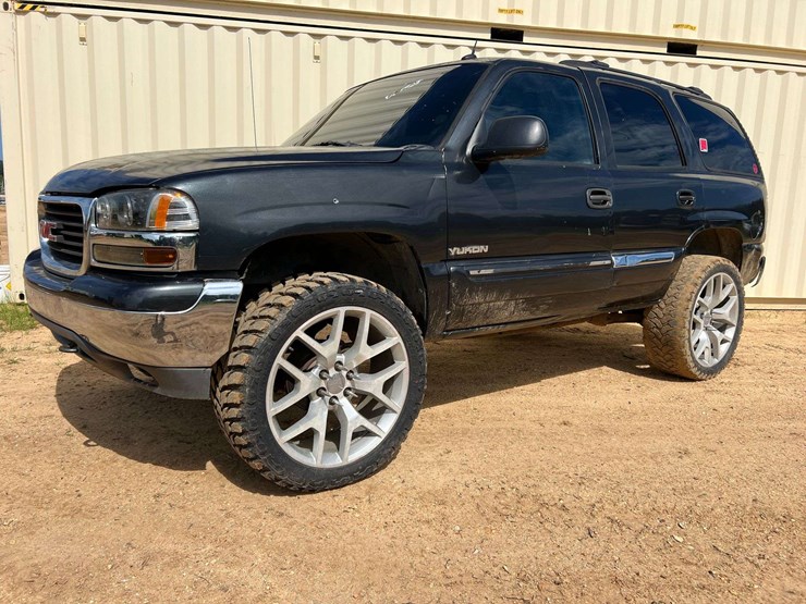 2005-gmc-yukon-slt-image-1