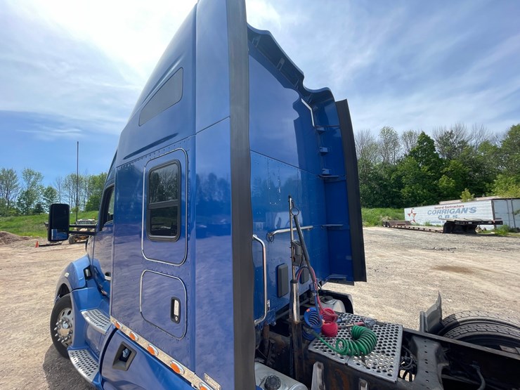 2015-kenworth-t680-image-18