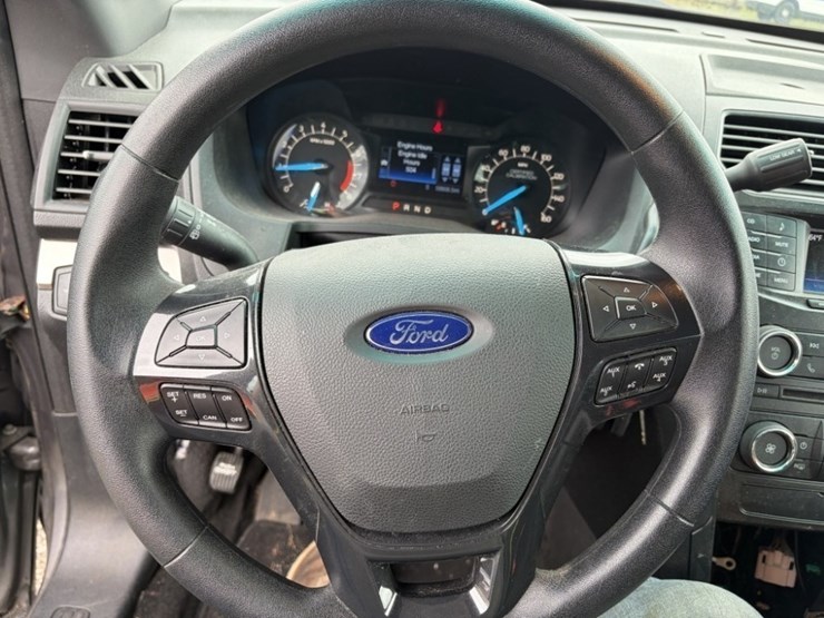 2017-ford-explorer-image-30