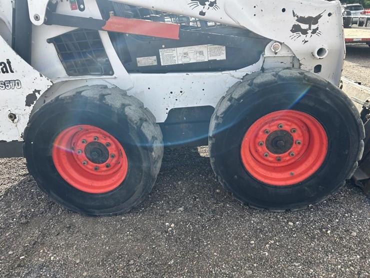 2015-bobcat-s570-image-4