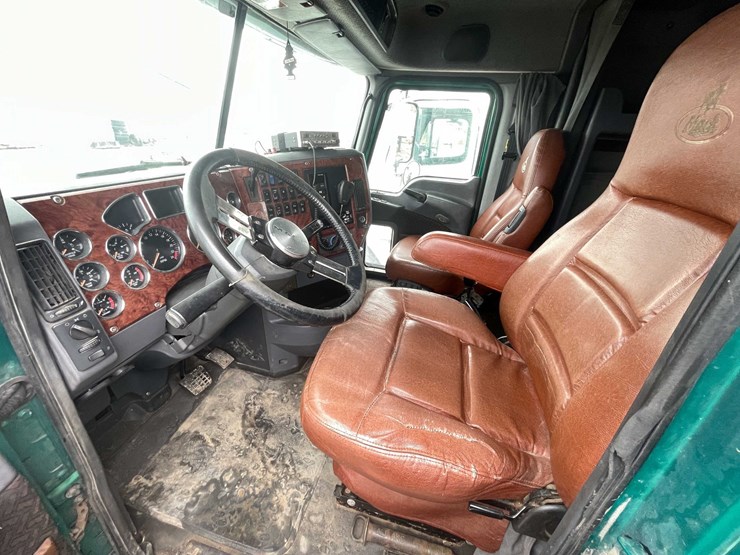 #310-•-2011-mack-semi-tractor-(has-wi-title)-(denmark,-wi)-image-34