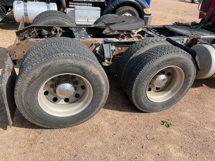2014-peterbilt-579-image-28