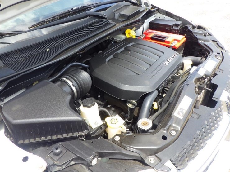 2015-dodge-grand-caravan-image-11