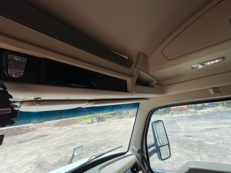 2016-kenworth-t680-image-62