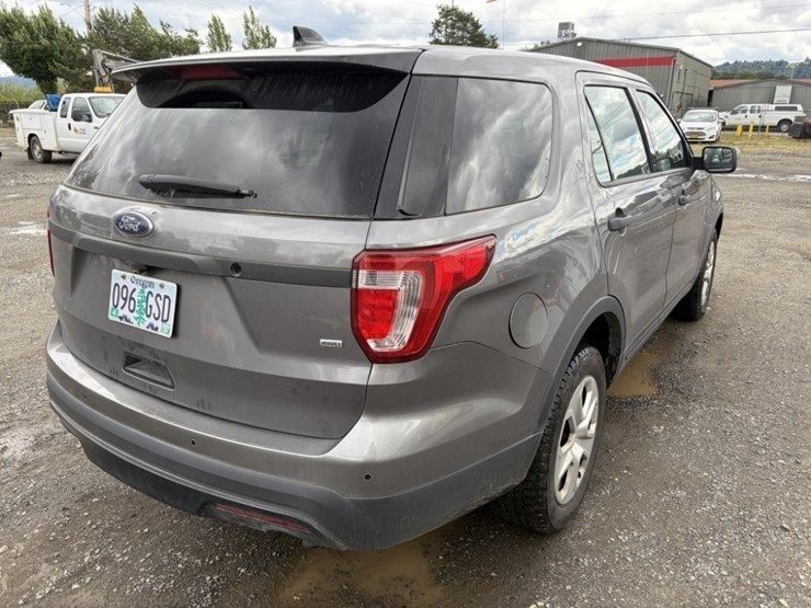 2017-ford-explorer-image-4