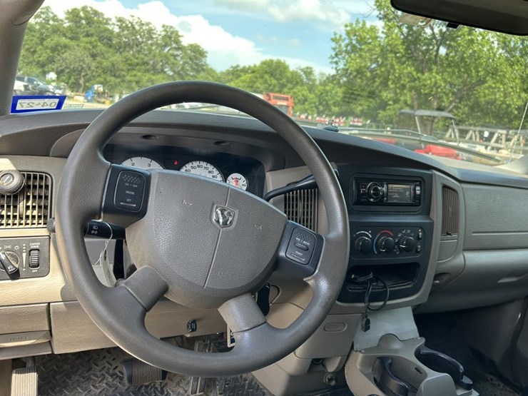 2004-dodge-ram-3500-image-13