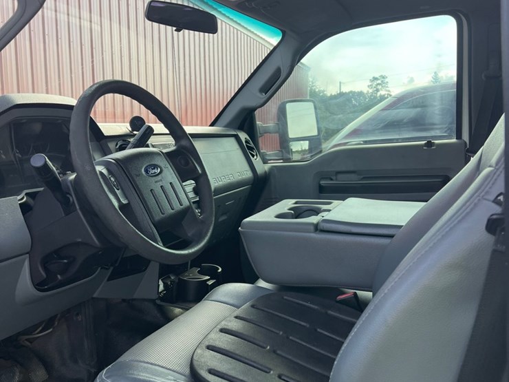 2015-ford-f550-image-2
