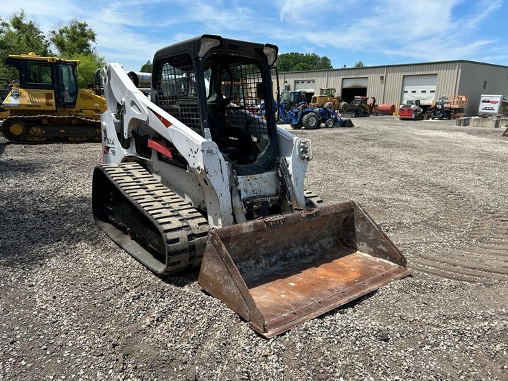 2019-bobcat-t740-image-6