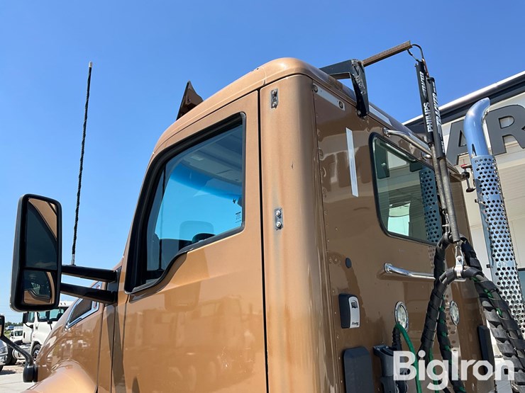 2022-kenworth-t680-image-17