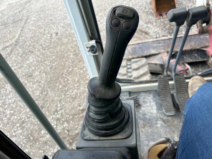 takeuchi-tb1140-image-27