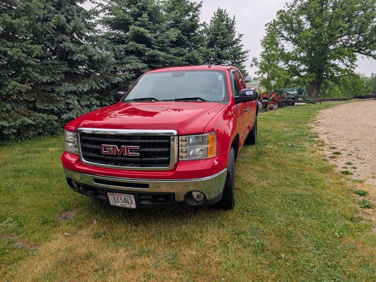 2010-gmc-sierra-1500-image-2