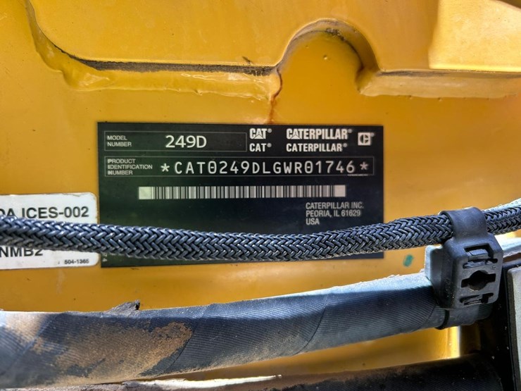 2017-caterpillar-249d-image-29