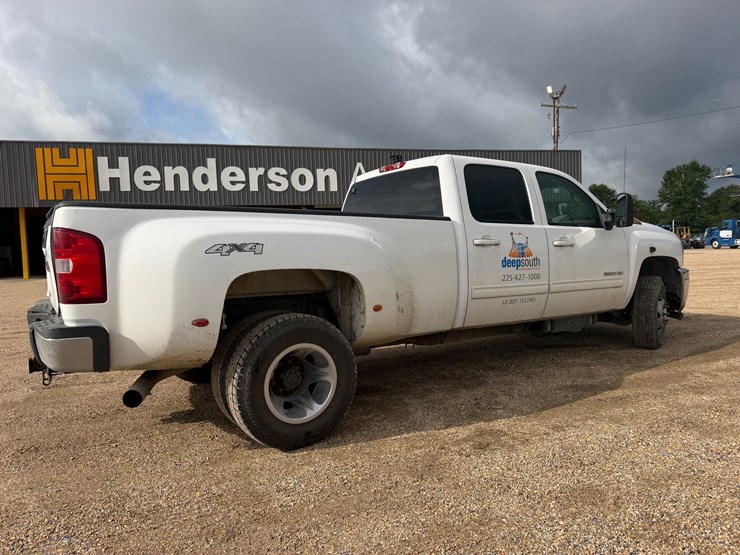 2011-chevrolet-silverado-3500-image-3