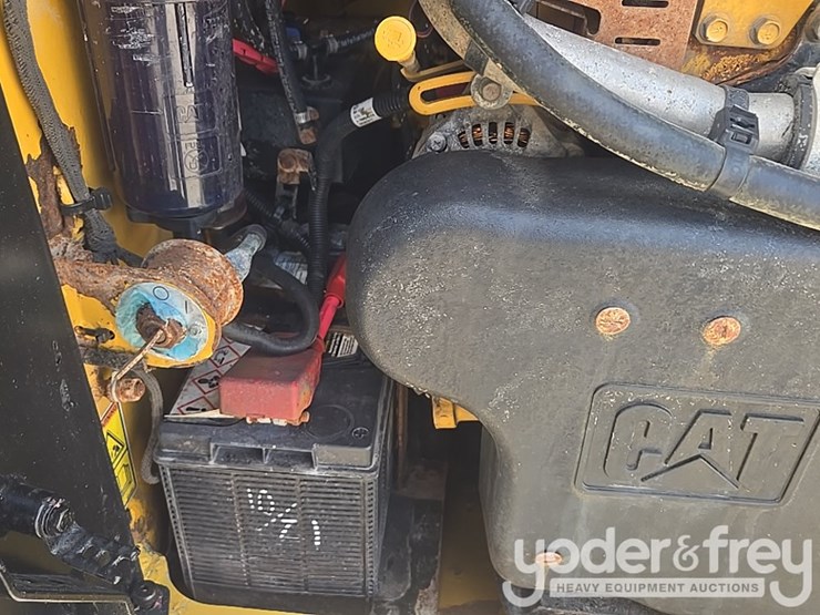 2018-caterpillar-262d-image-28
