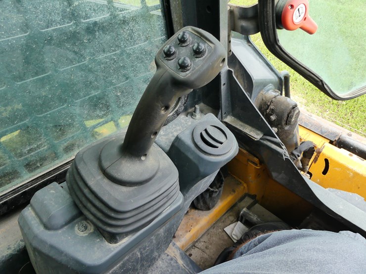 2023-deere-317g-image-14