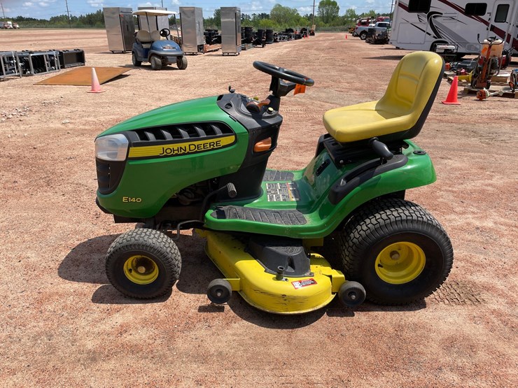 john-deere-e140-image-8
