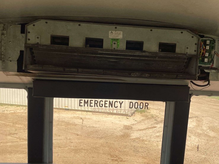 2009-freightliner-b2-image-15