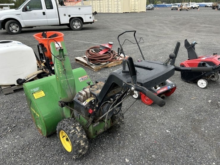 1995-john-deere-trs32-walk-behind-snow-blower-image-4