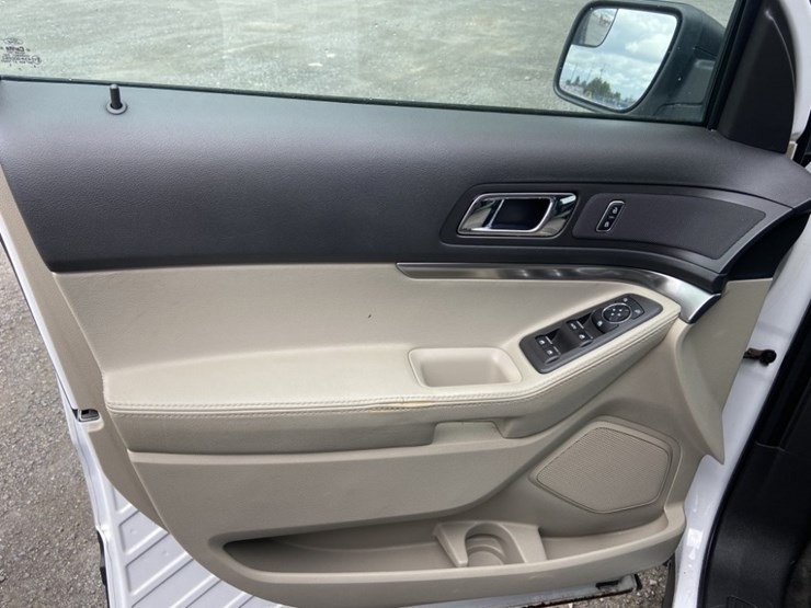 2013-ford-explorer-image-22
