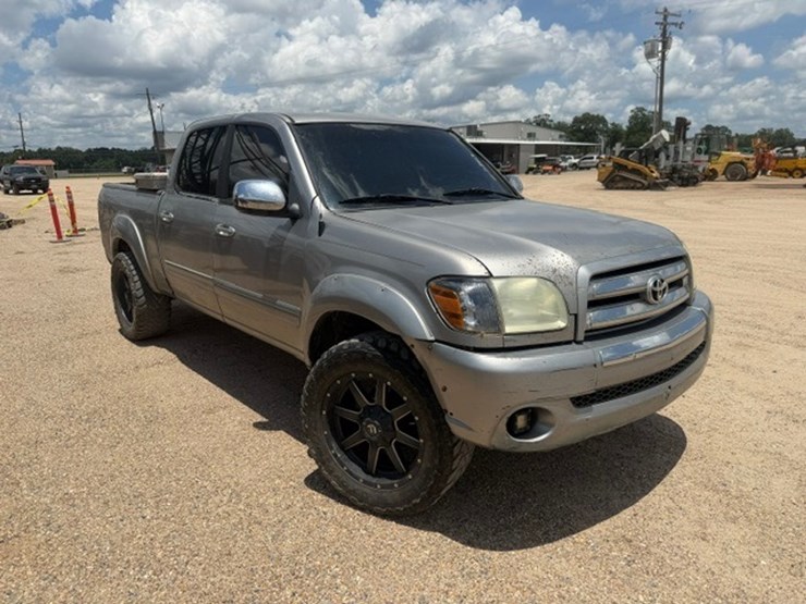 2004-toyota-tundra-image-2